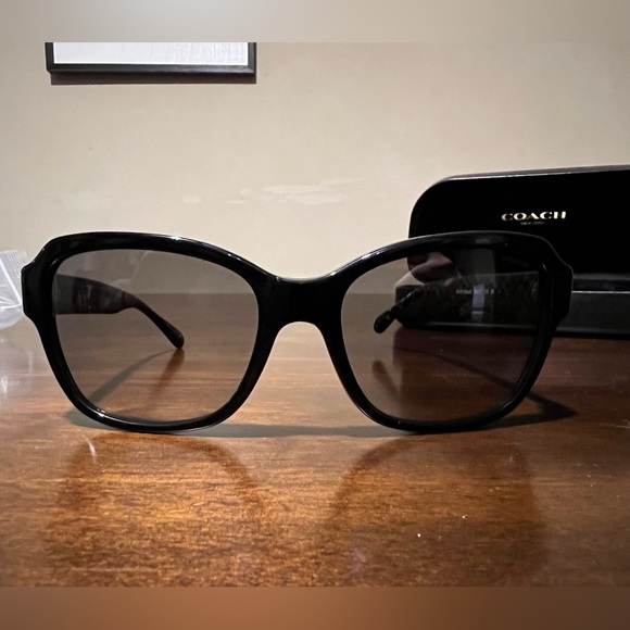 Coach Sunglasses HC8232 L1010 - Picture 7 of 7